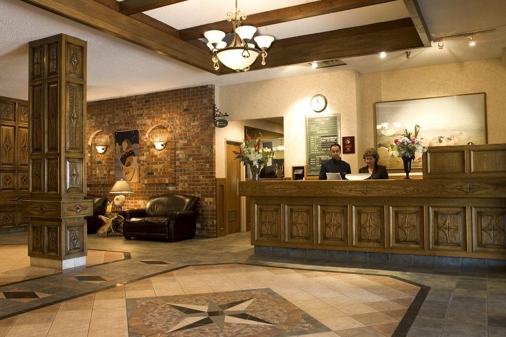 Compass Point Inn - Surrey Interior photo