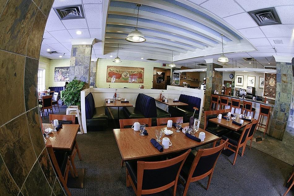 Compass Point Inn - Surrey Restaurant photo